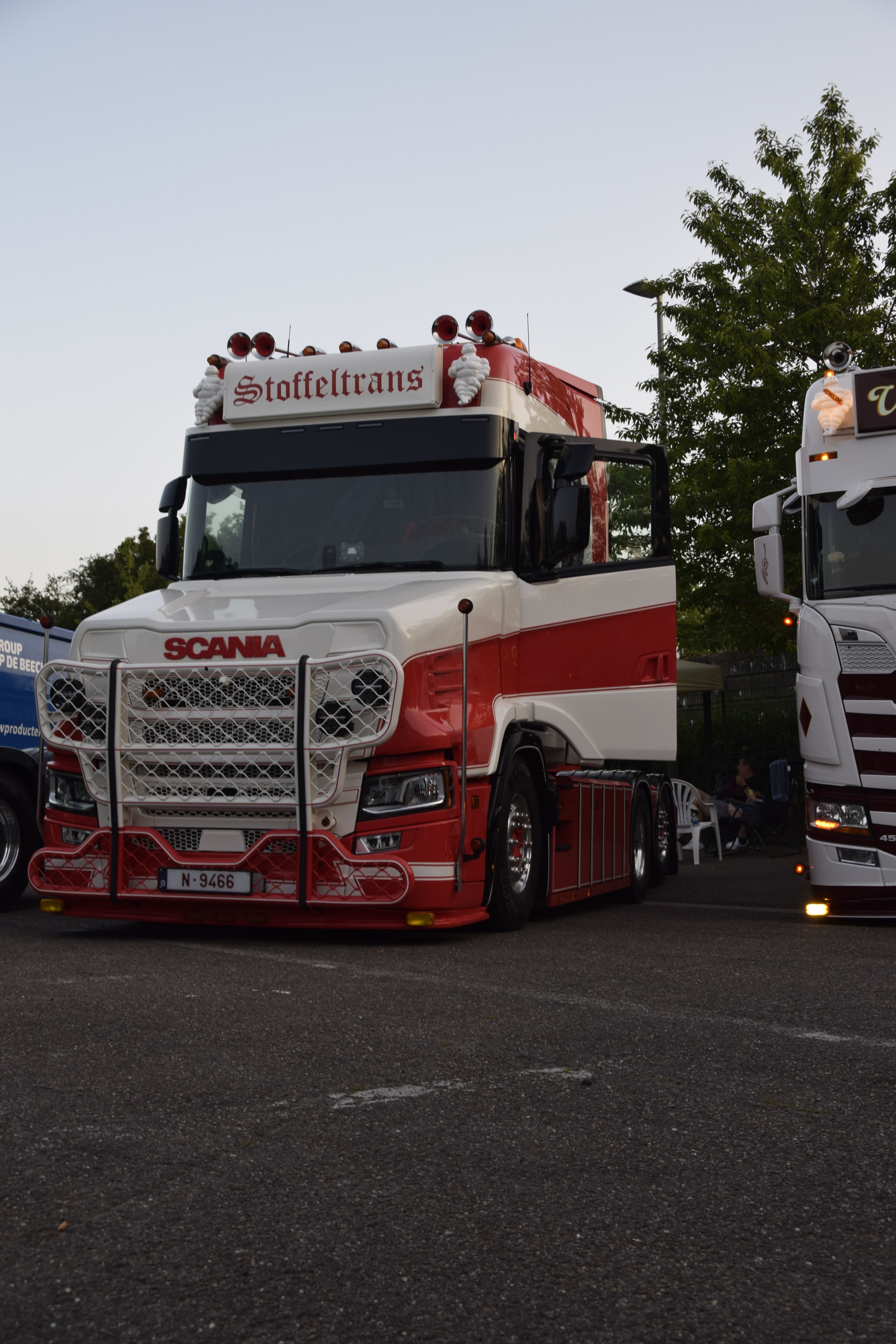 Truckfoto: Scania, Trekker, Putte Lights on, Stoffeltrans