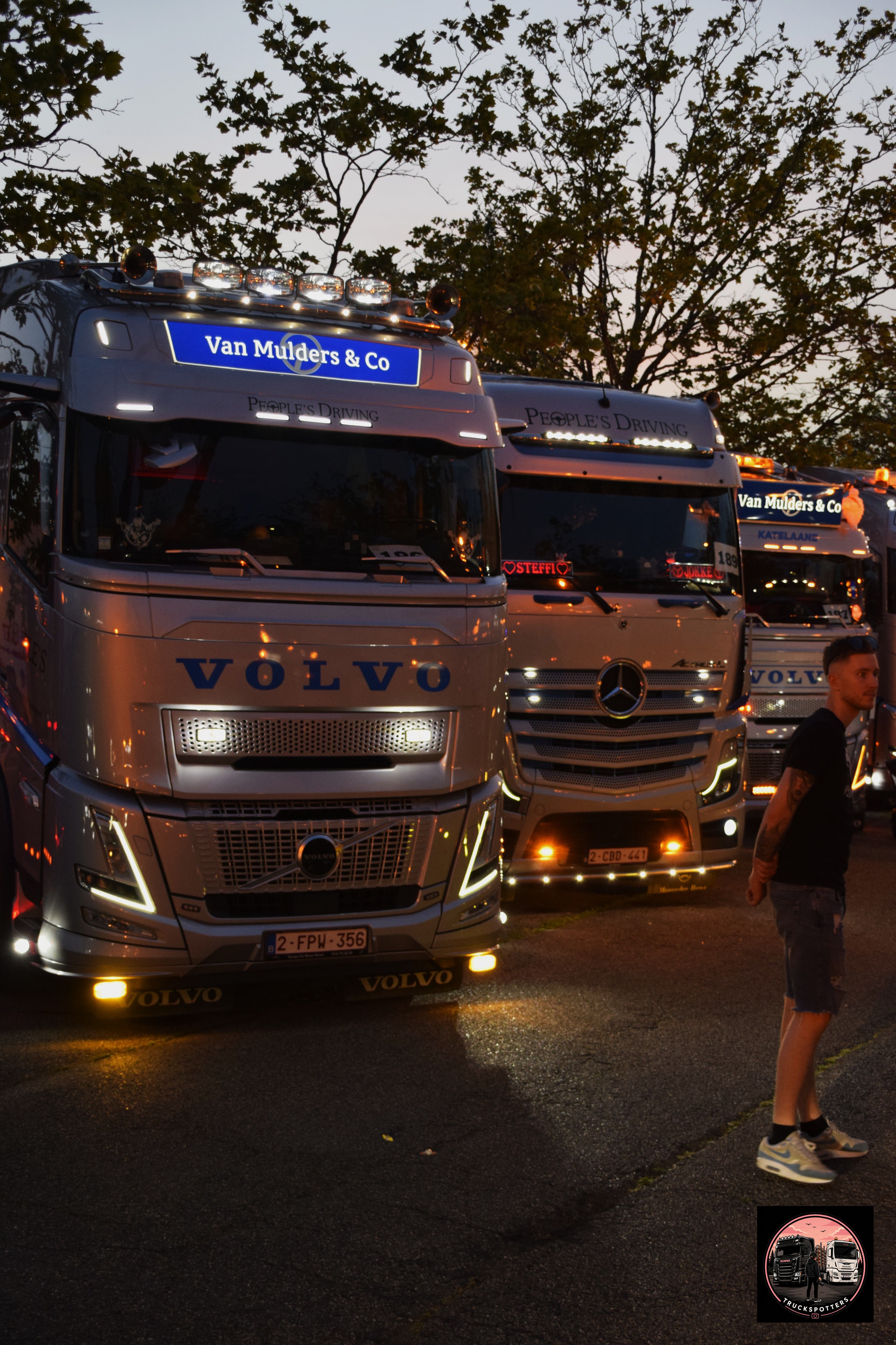 Truckfoto: Volvo, Trekker, Putte Lights on, Van Mulders & Co