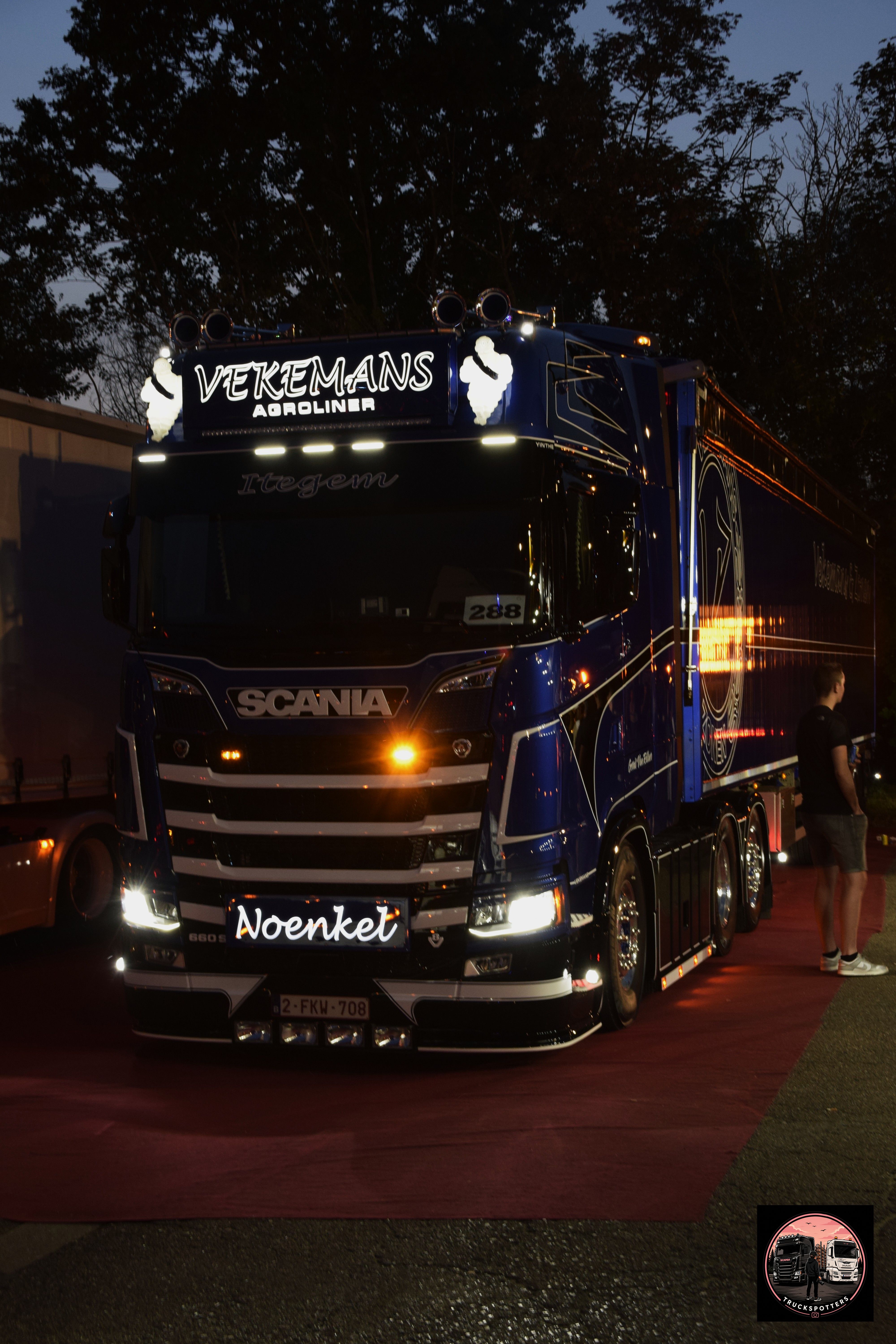 Truckfoto: Scania, Putte Lights on, VEKEMANS, Combinatie oplegger