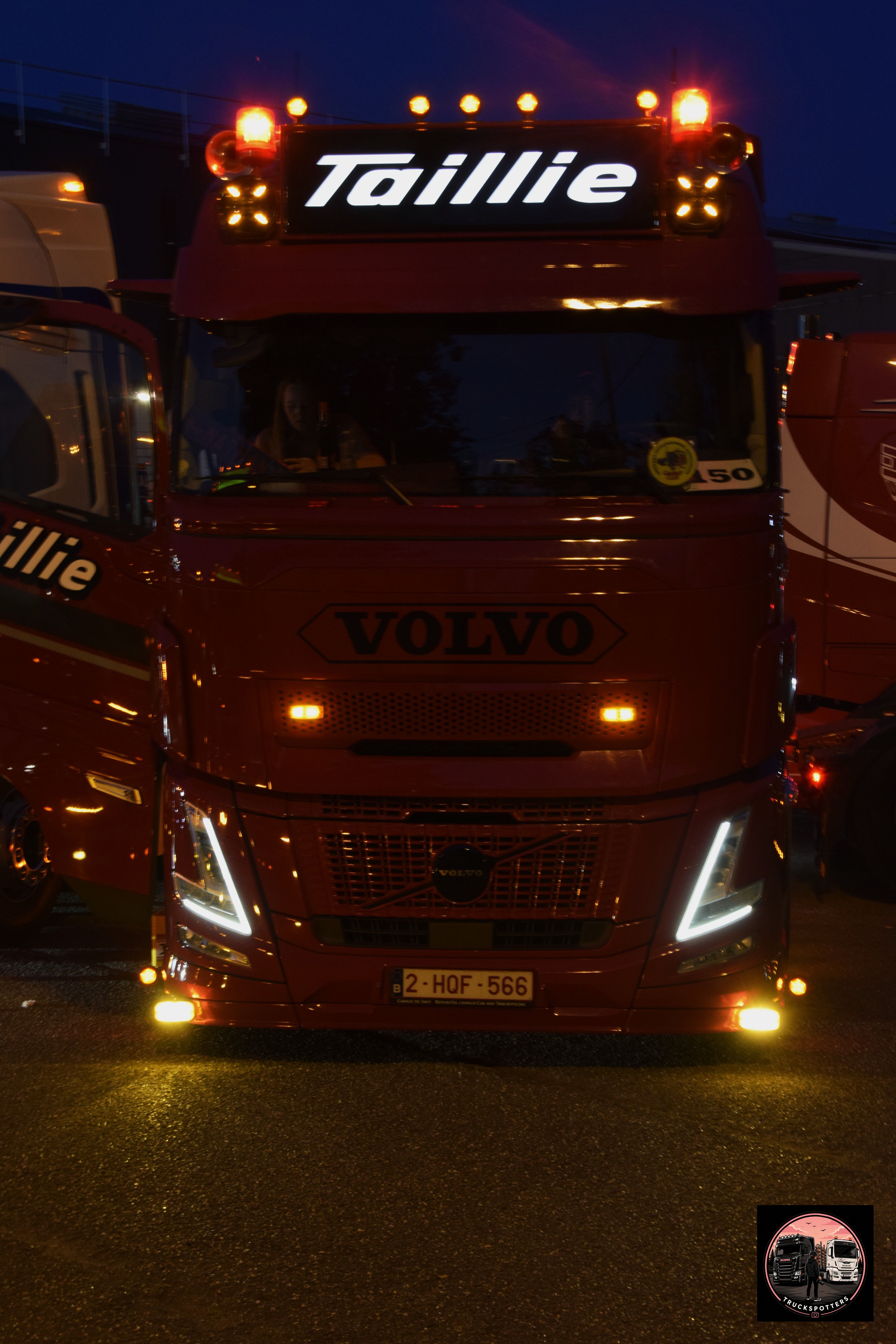 Truckfoto: Volvo, Trekker, Putte Lights on, Taillie