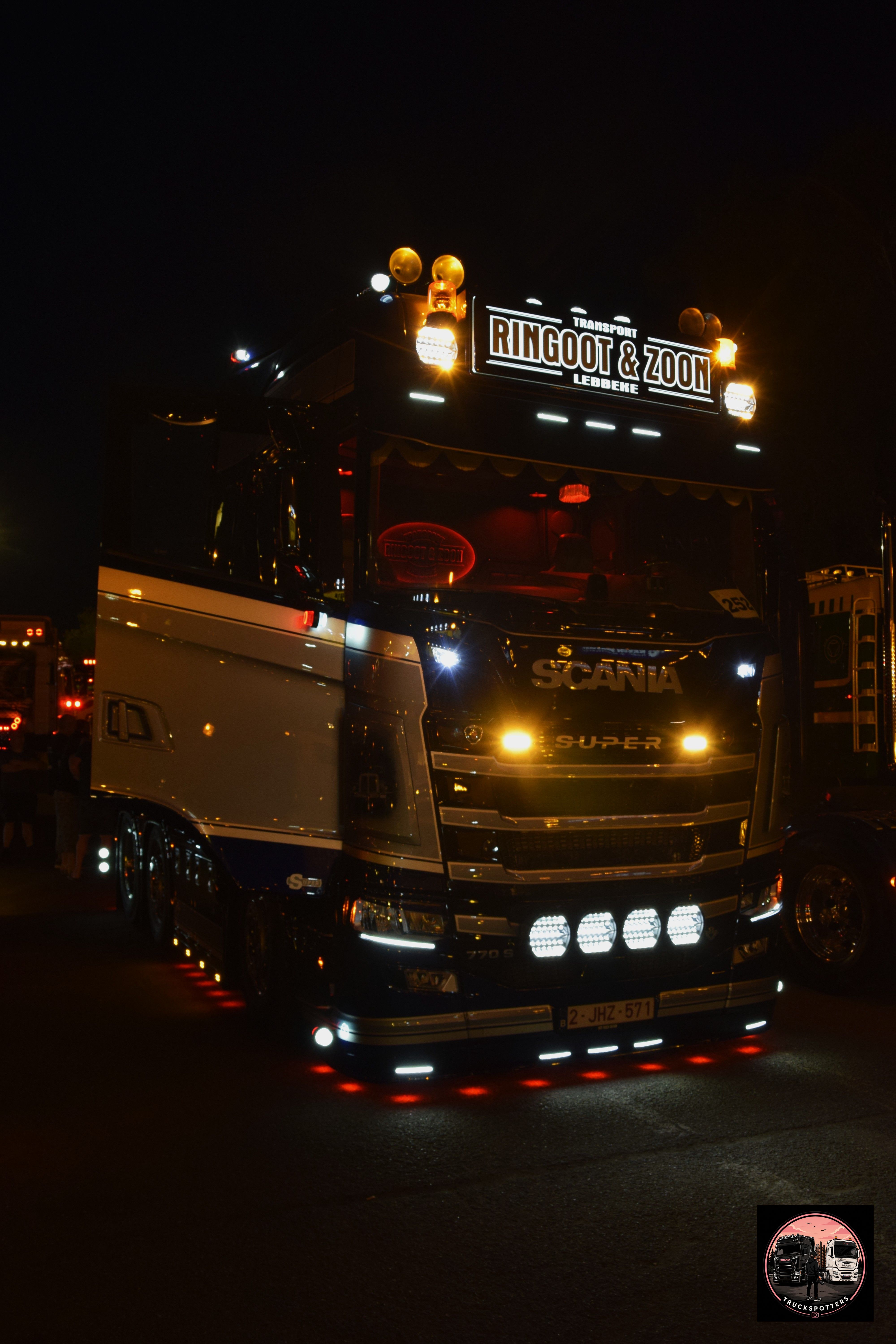 Truckfoto: Scania, Trekker, Putte Lights on, RINGOOT & ZOON